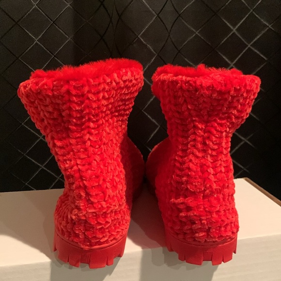 RED SOFT AND FUZZY SLIPPER BOOTIES 
(New Without Tags) - Picture 10 of 14